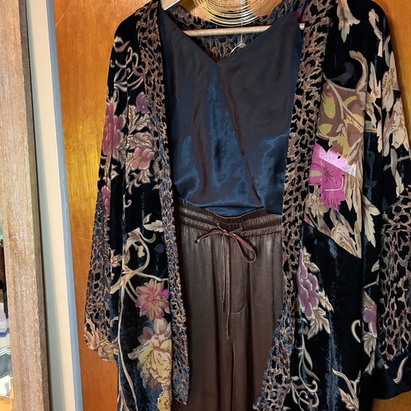 Burn out velvet with animal print Caftan - Picture 5 of 8